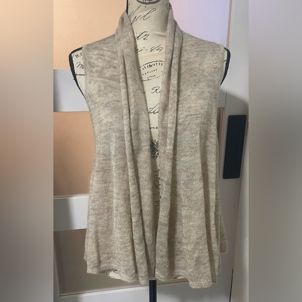 ❤️ Theory Cream Sleeveless Shawl Collar Sweater Vest